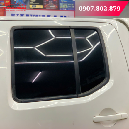 Dán phim cách nhiệt giá tốt cho Nissan Navara tại Đồng Nai