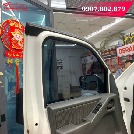 Dán phim cách nhiệt giá tốt cho Nissan Navara tại Đồng Nai